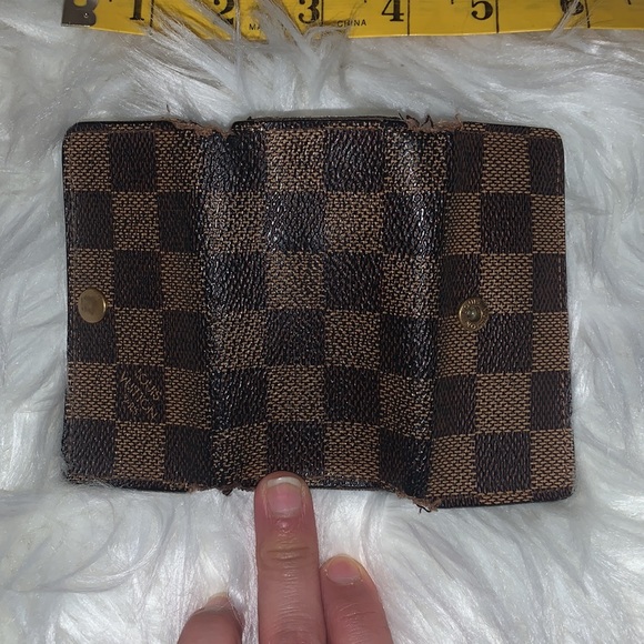 Authentic Louis Vuitton moon keyholder - Picture 3 of 4